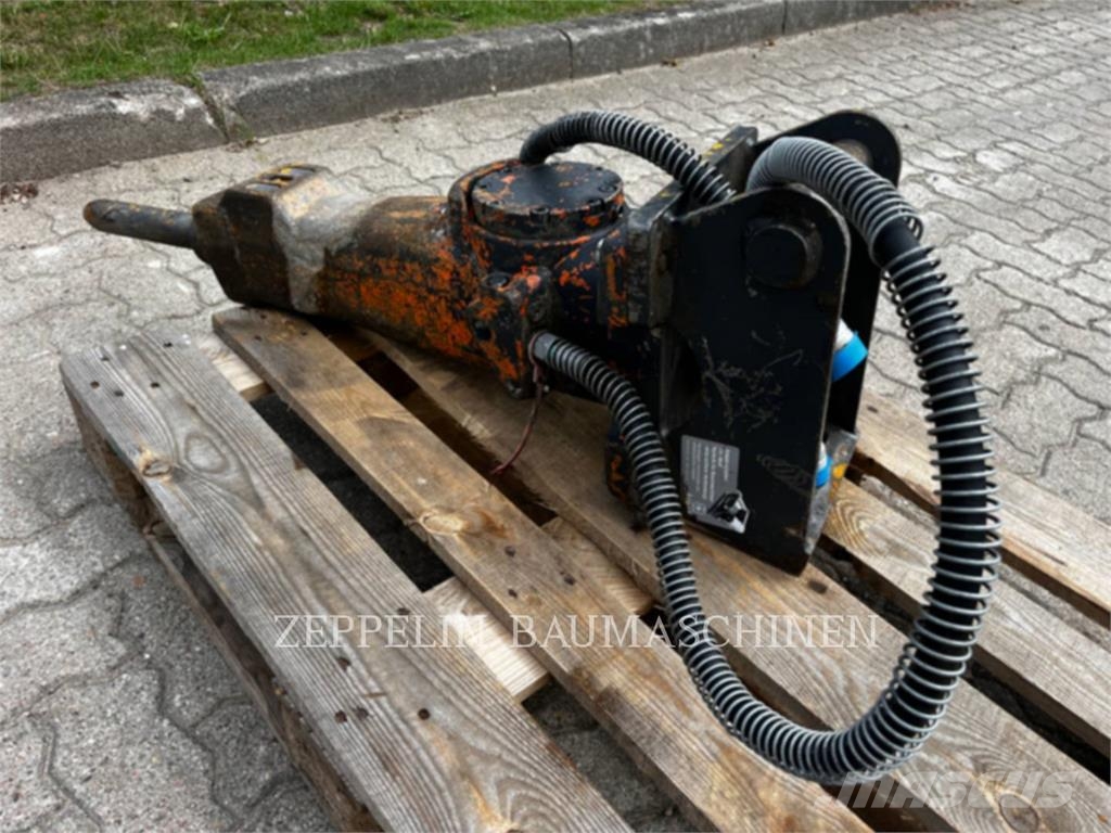 Epiroc SB152 مطارق / كسارات