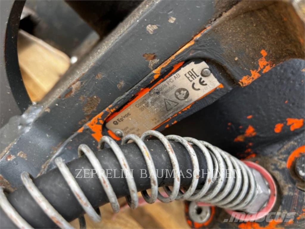 Epiroc SB152 مطارق / كسارات