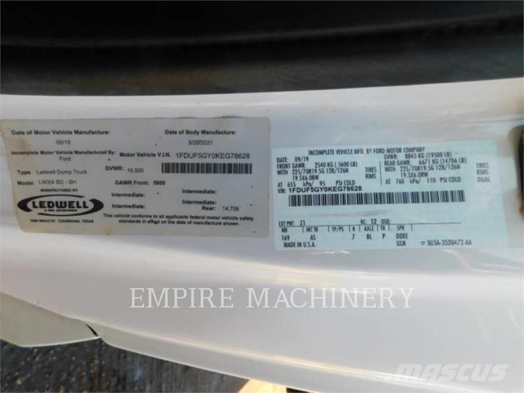 Ford / New Holland 3YD DMP AZ Camiones cisterna