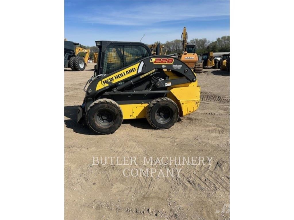 Ford / New Holland L228 Krautuvai su šoniniu pasukimu