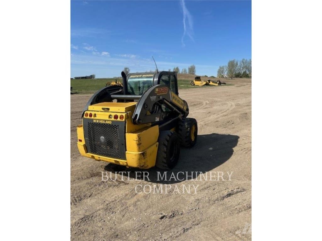 Ford / New Holland L228 Krautuvai su šoniniu pasukimu