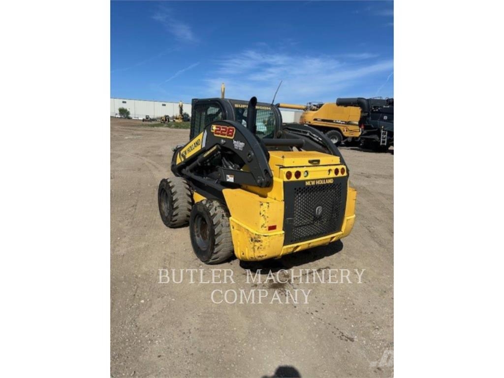 Ford / New Holland L228 Krautuvai su šoniniu pasukimu