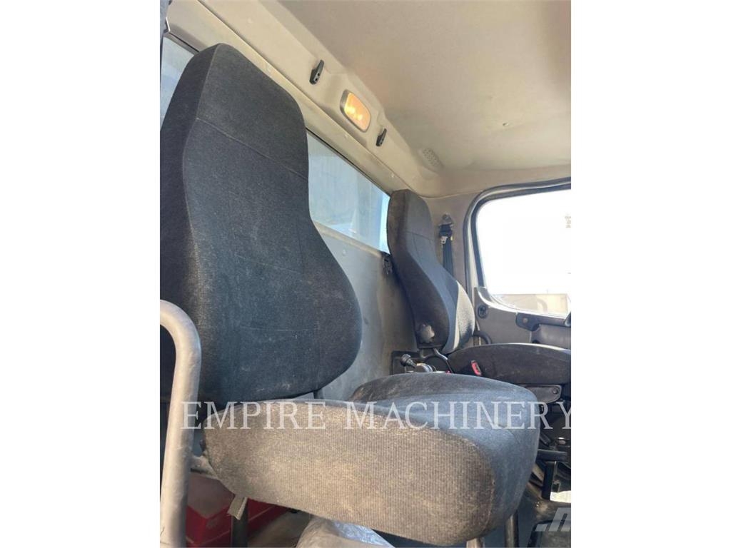 Freightliner 10YM DP NV Tovornjaki cisterne