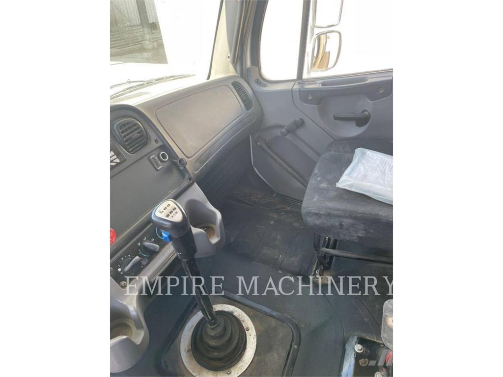 Freightliner 10YM DP NV Tovornjaki cisterne