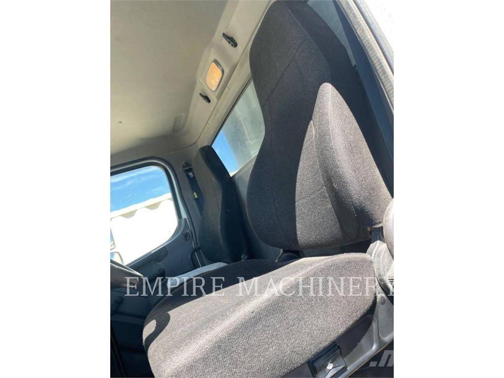 Freightliner 10YM DP NV Tovornjaki cisterne