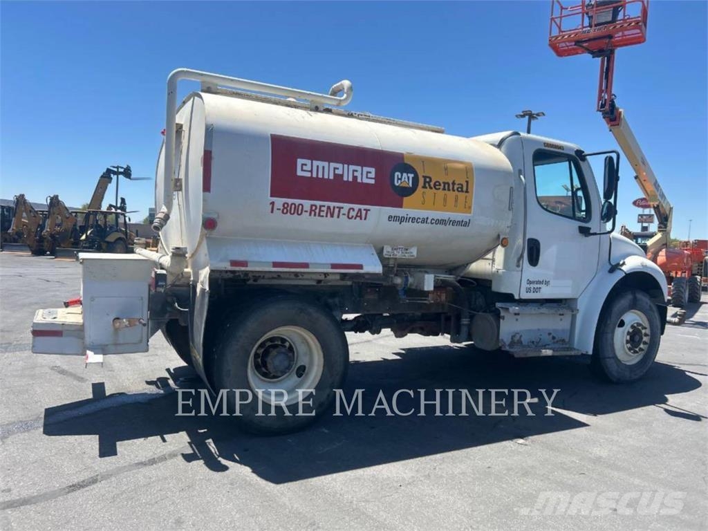 Freightliner 2KM TRK NV Camiones cisternas
