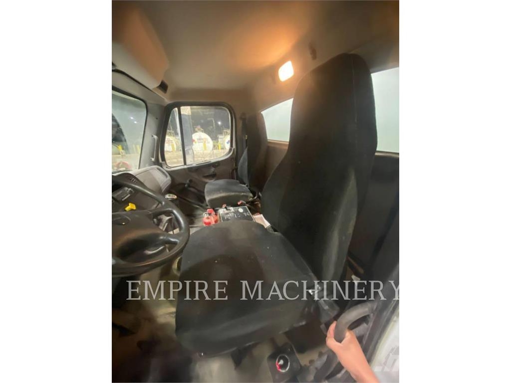 Freightliner 4KM TRK NV Camiones cisternas