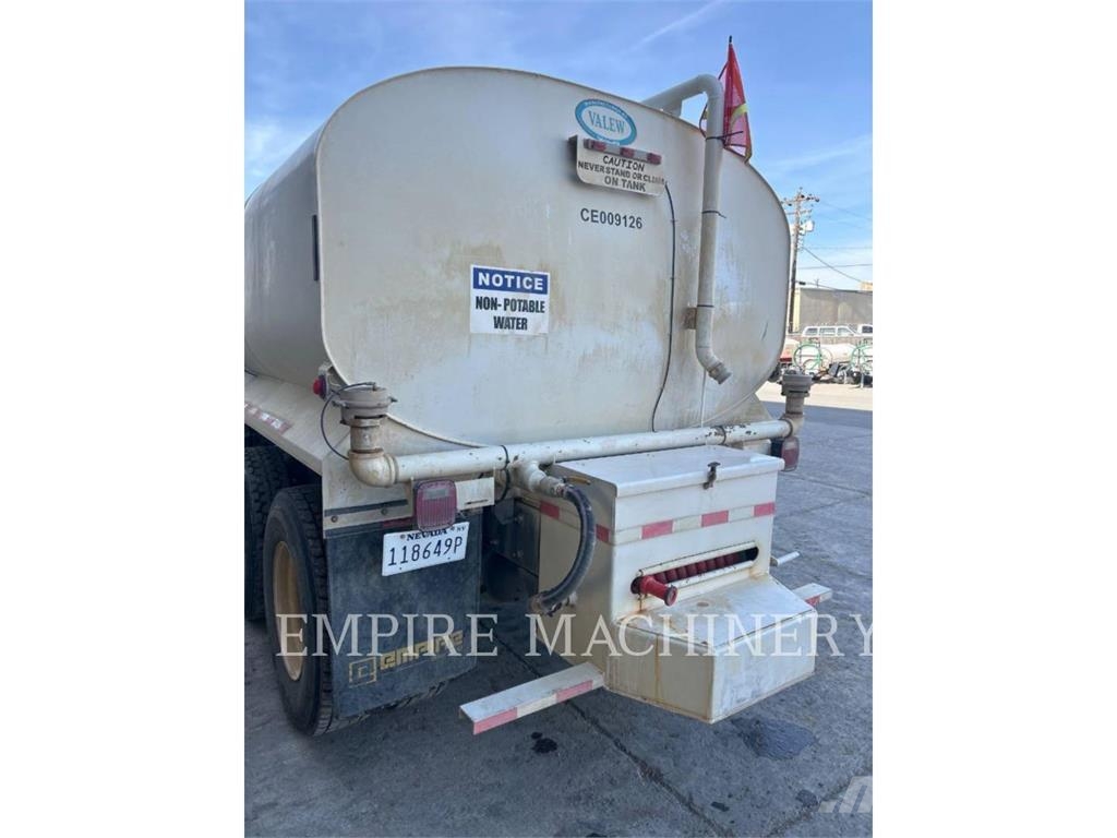 Freightliner 4KM TRK NV Camiones cisternas