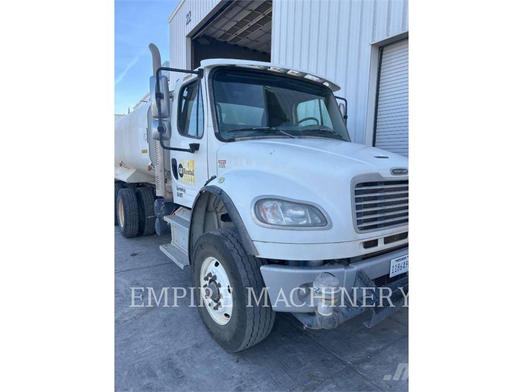 Freightliner 4KM TRK NV Camiones cisternas