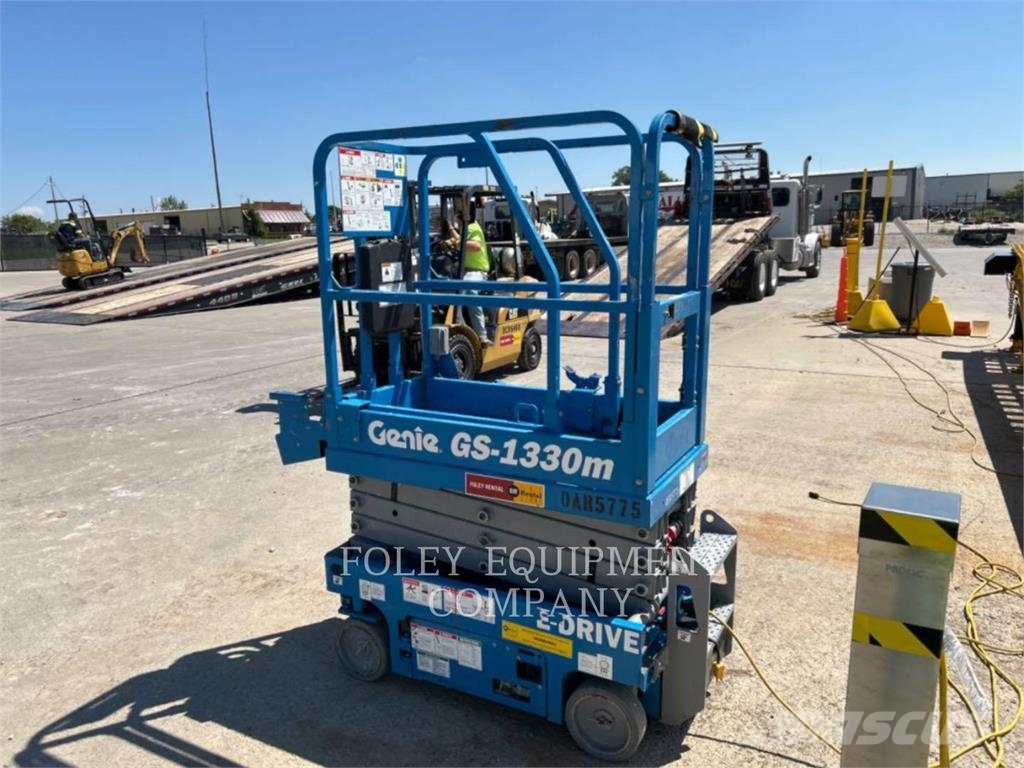 Genie GS1330 Šķerveida pacēlāji