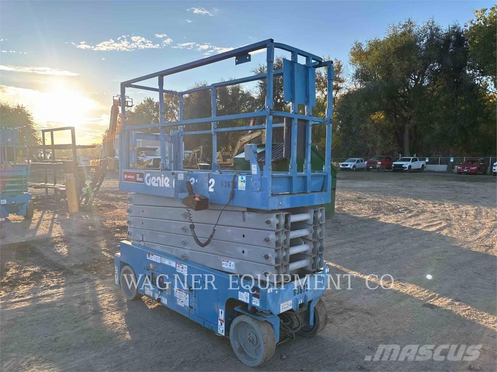 Genie GS3232 Articulated boom lifts