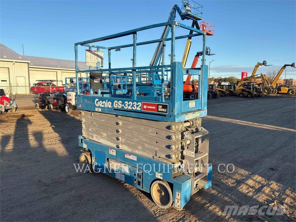 Genie GS3232 Articulated boom lifts