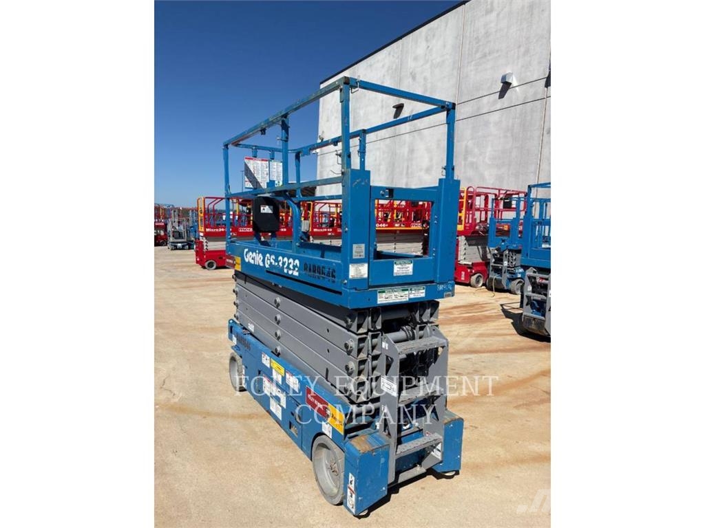 Genie GS3232 رافعات مقصية الشكل