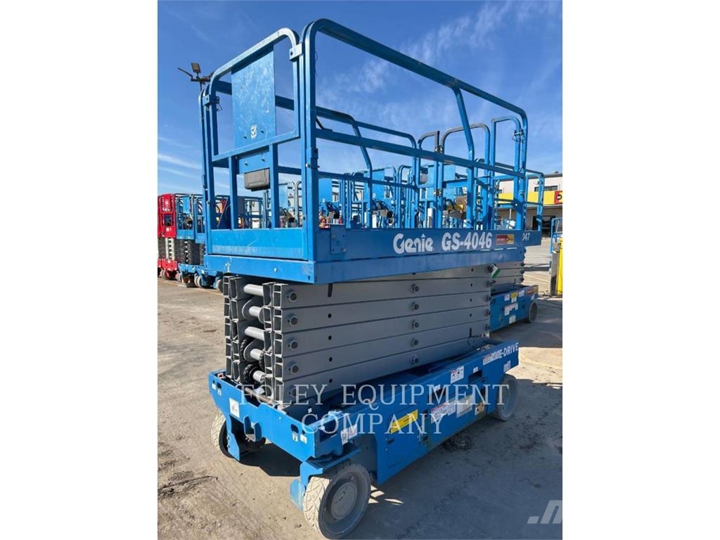 Genie GS4046 رافعات مقصية الشكل