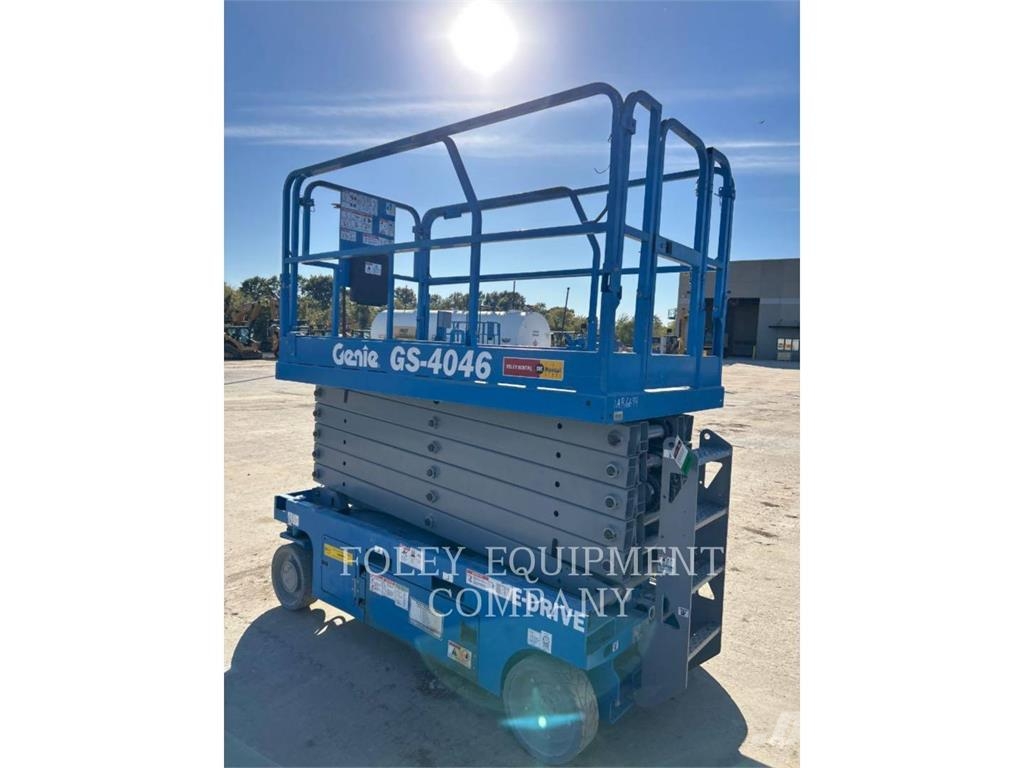 Genie GS4046 رافعات مقصية الشكل