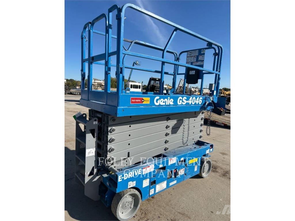 Genie GS4046 رافعات مقصية الشكل