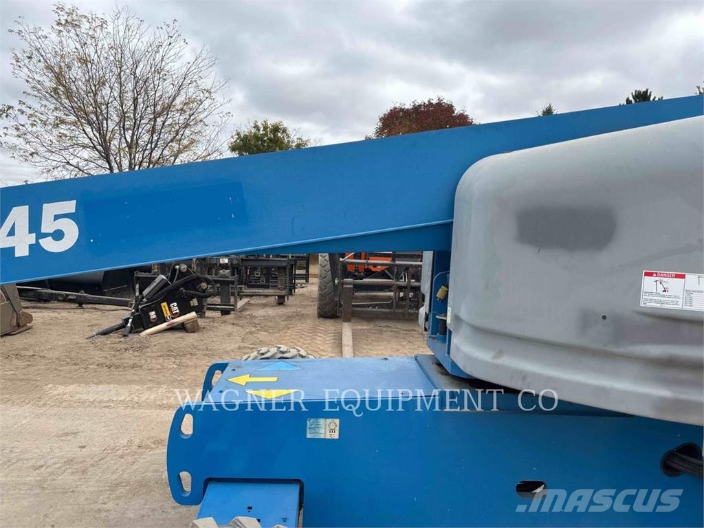 Genie S45RT 曲臂高空作業車