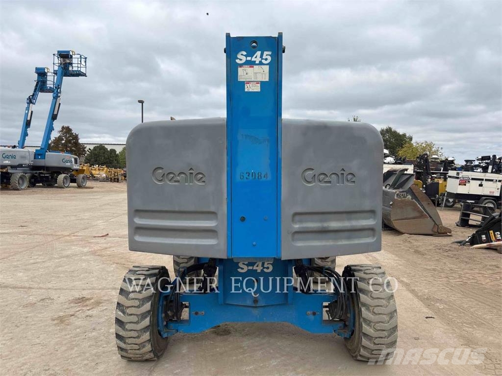 Genie S45RT 曲臂高空作業車