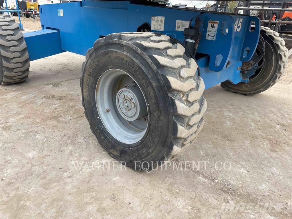 Genie S45RT 曲臂高空作業車