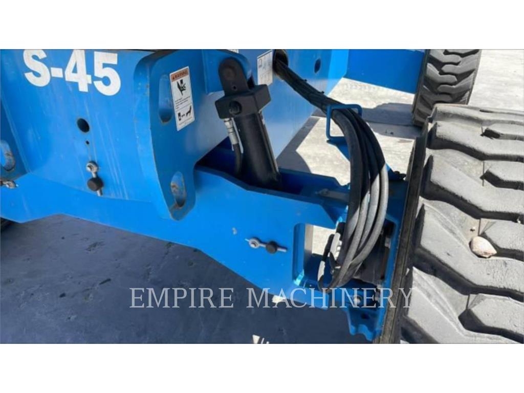 Genie S45RT Articulated boom lifts