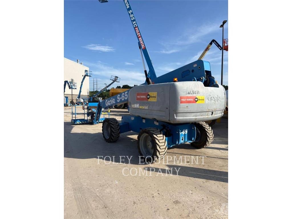 Genie S65D4W Articulated boom lifts