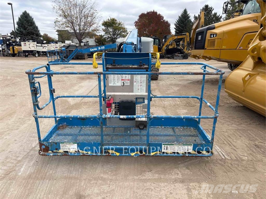 Genie S85RT 曲臂高空作業車