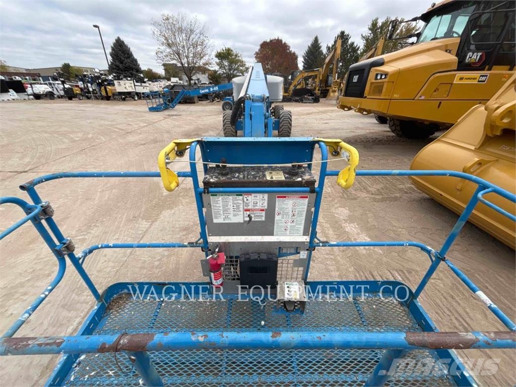 Genie S85RT 曲臂高空作業車