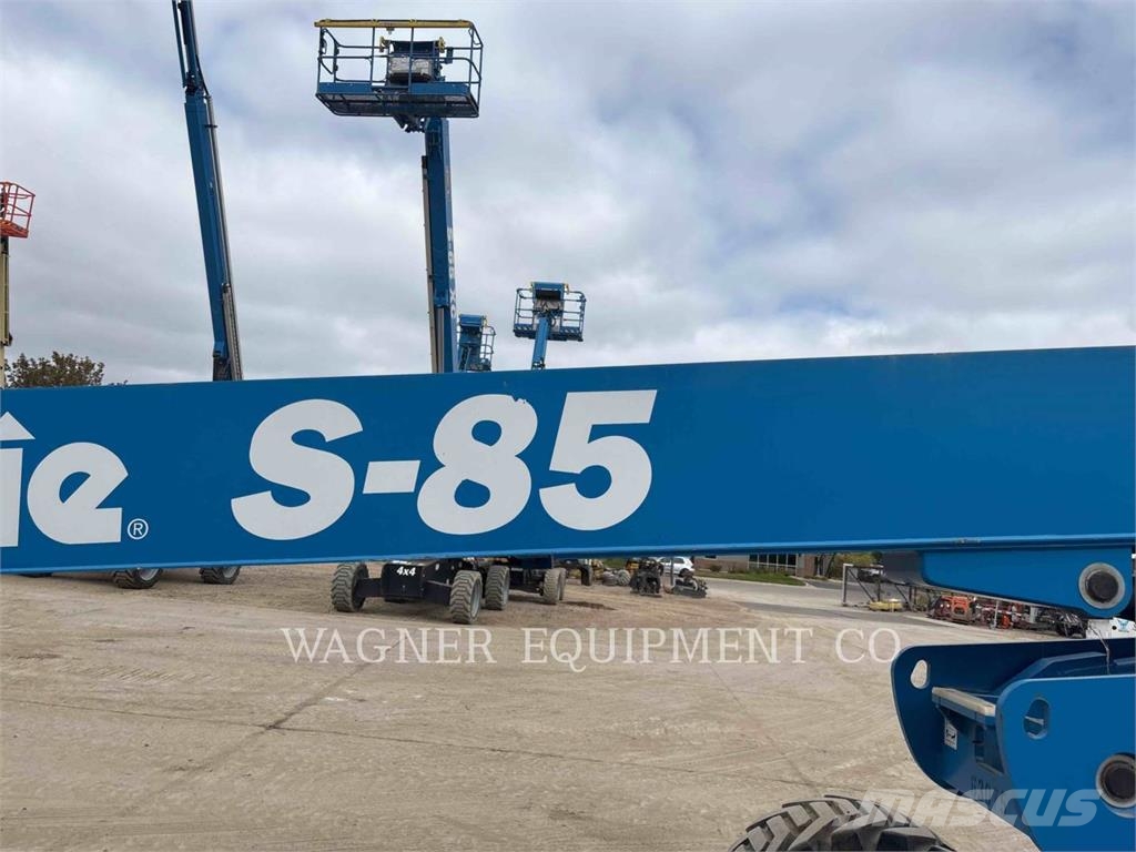 Genie S85RT 曲臂高空作業車
