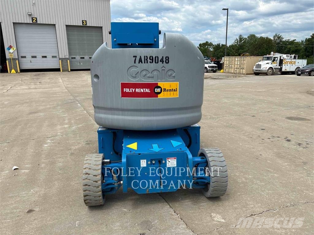 Genie Z40/23NRJ Plataformas con brazo de elevación manual