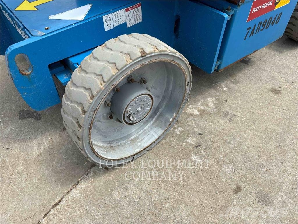 Genie Z40/23NRJ Plataformas con brazo de elevación manual