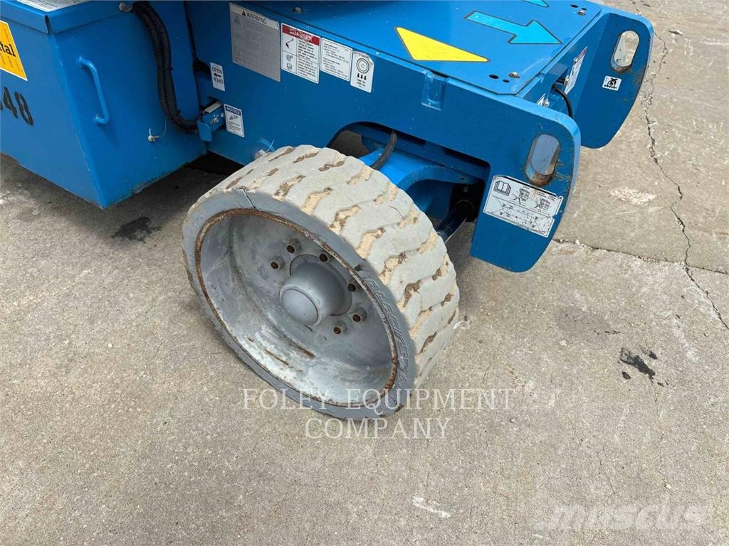 Genie Z40/23NRJ Plataformas con brazo de elevación manual