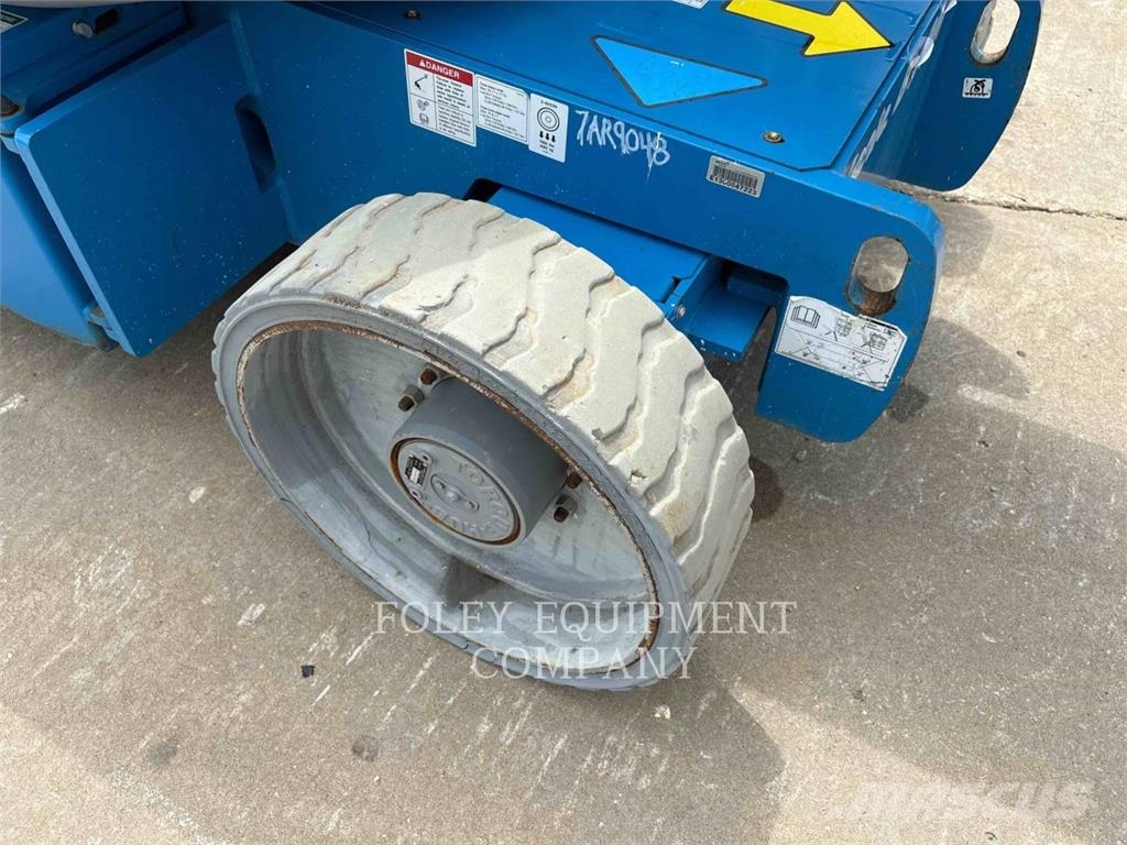 Genie Z40/23NRJ Plataformas con brazo de elevación manual