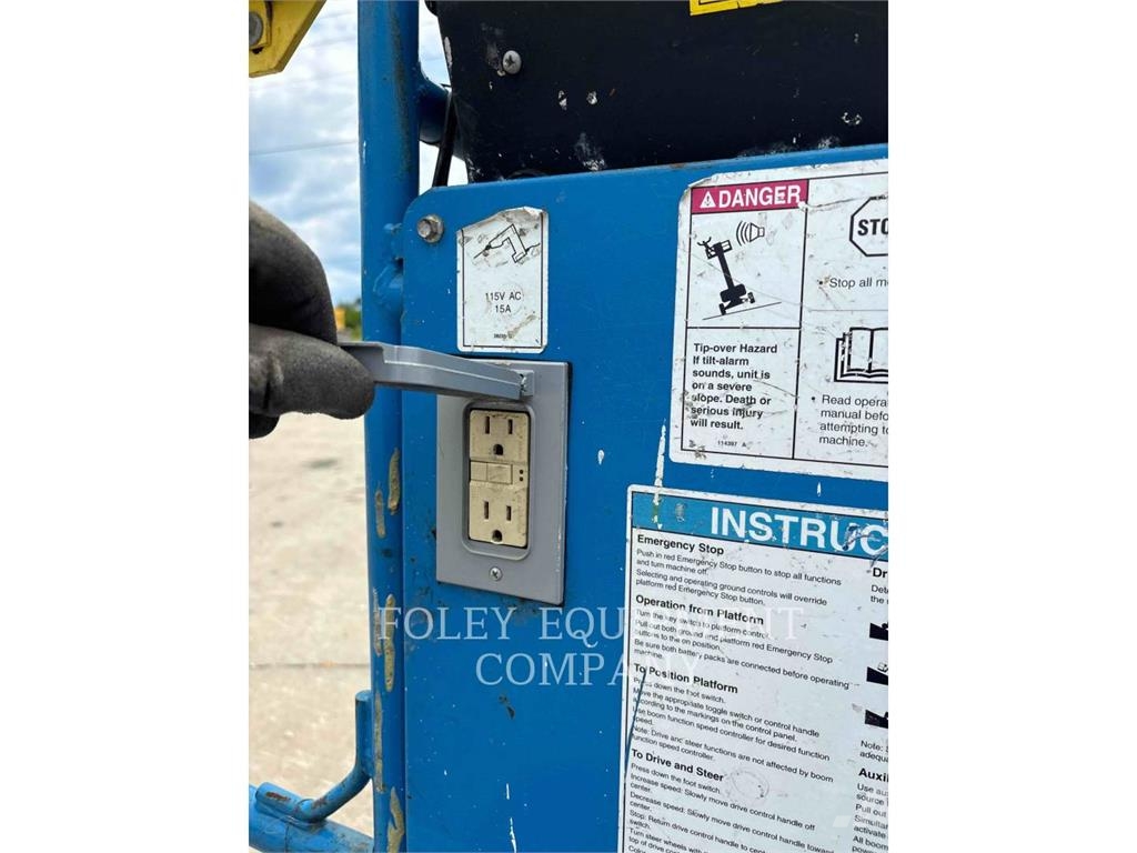 Genie Z40/23NRJ Plataformas con brazo de elevación manual