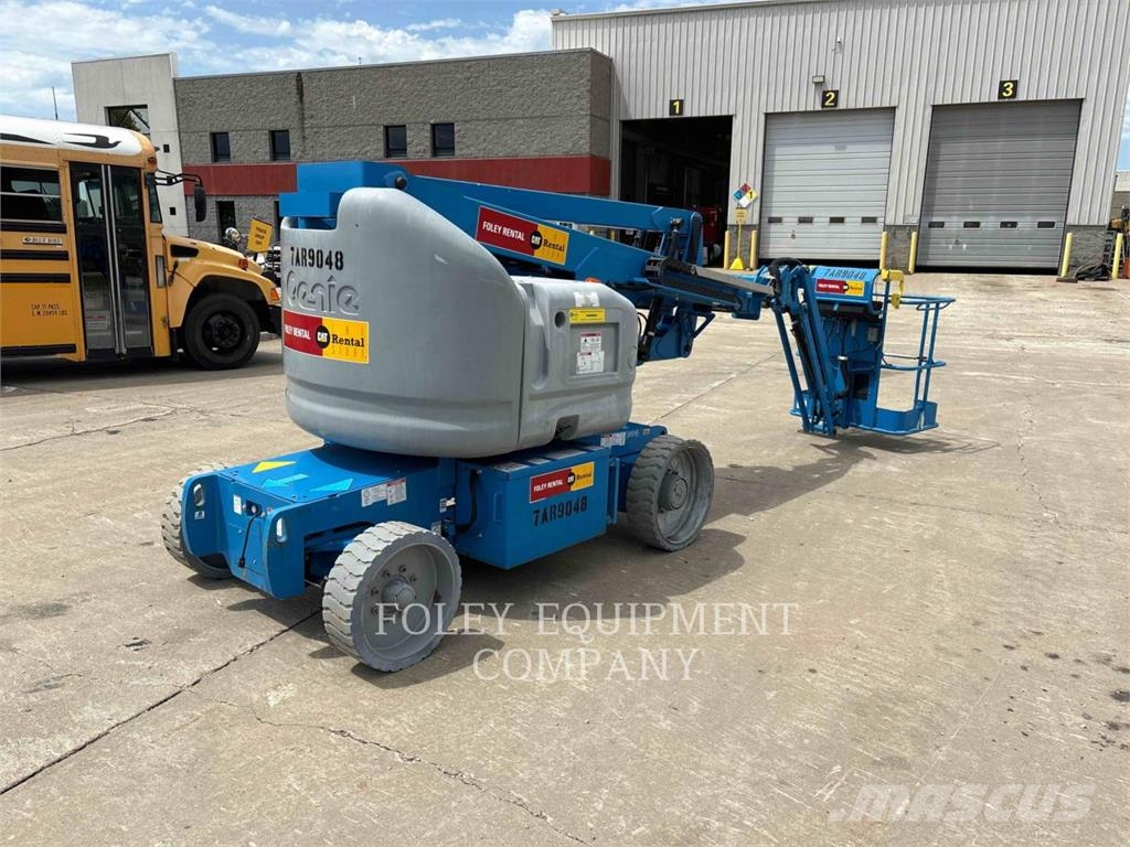Genie Z40/23NRJ Plataformas con brazo de elevación manual