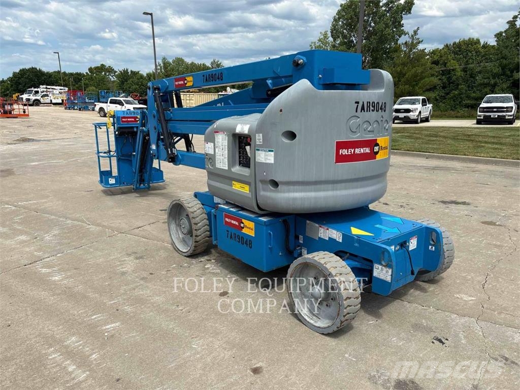 Genie Z40/23NRJ Plataformas con brazo de elevación manual