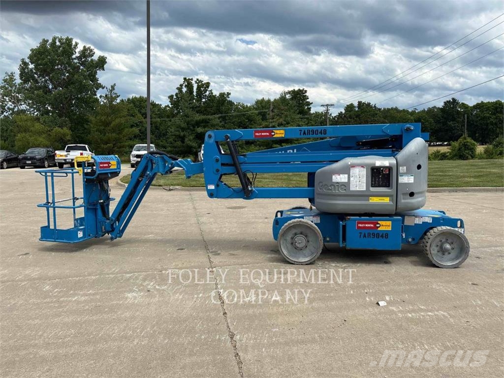 Genie Z40/23NRJ Plataformas con brazo de elevación manual