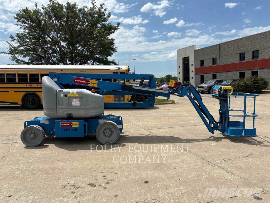 Genie Z40/23NRJ Plataformas con brazo de elevación manual