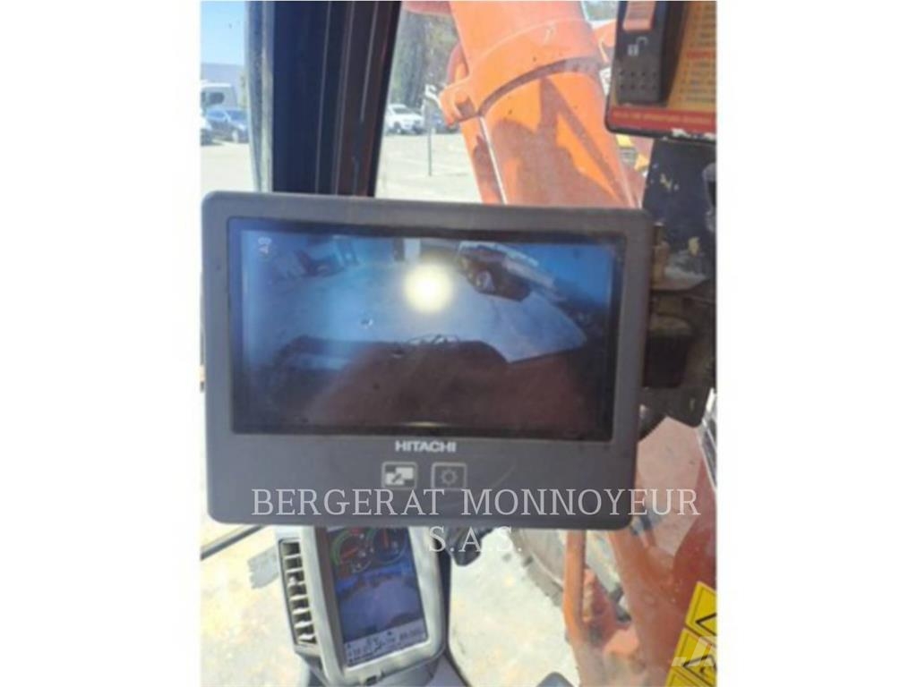 Hitachi ZX225 Kāpurķēžu ekskavatori