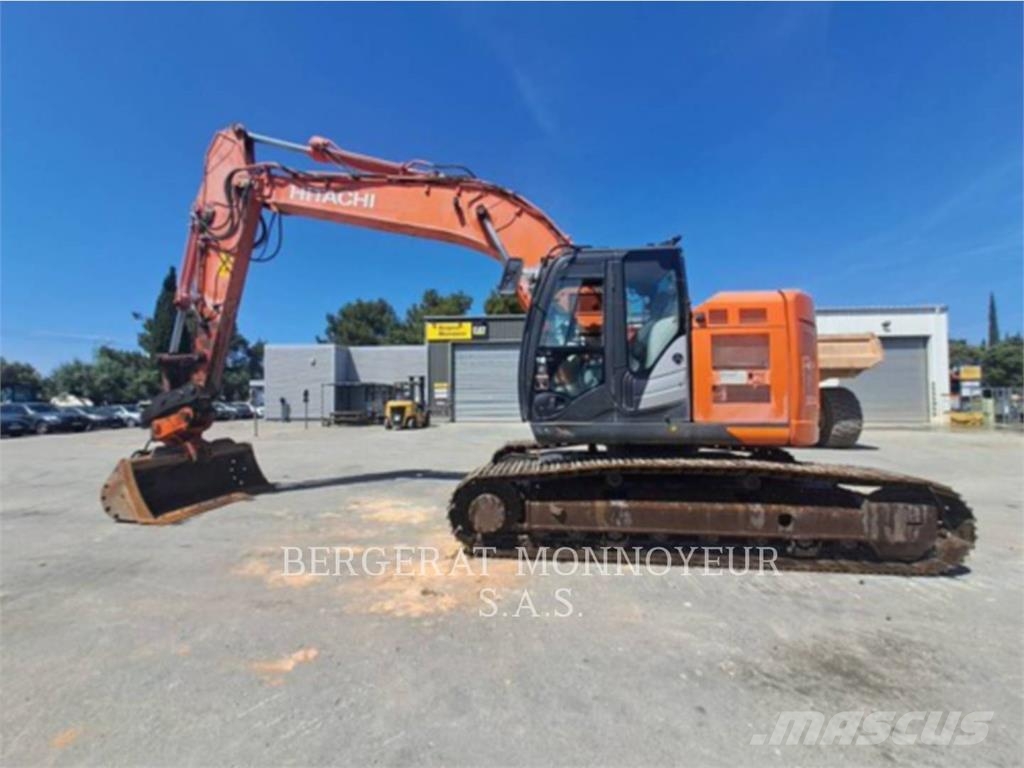 Hitachi ZX225 Kāpurķēžu ekskavatori