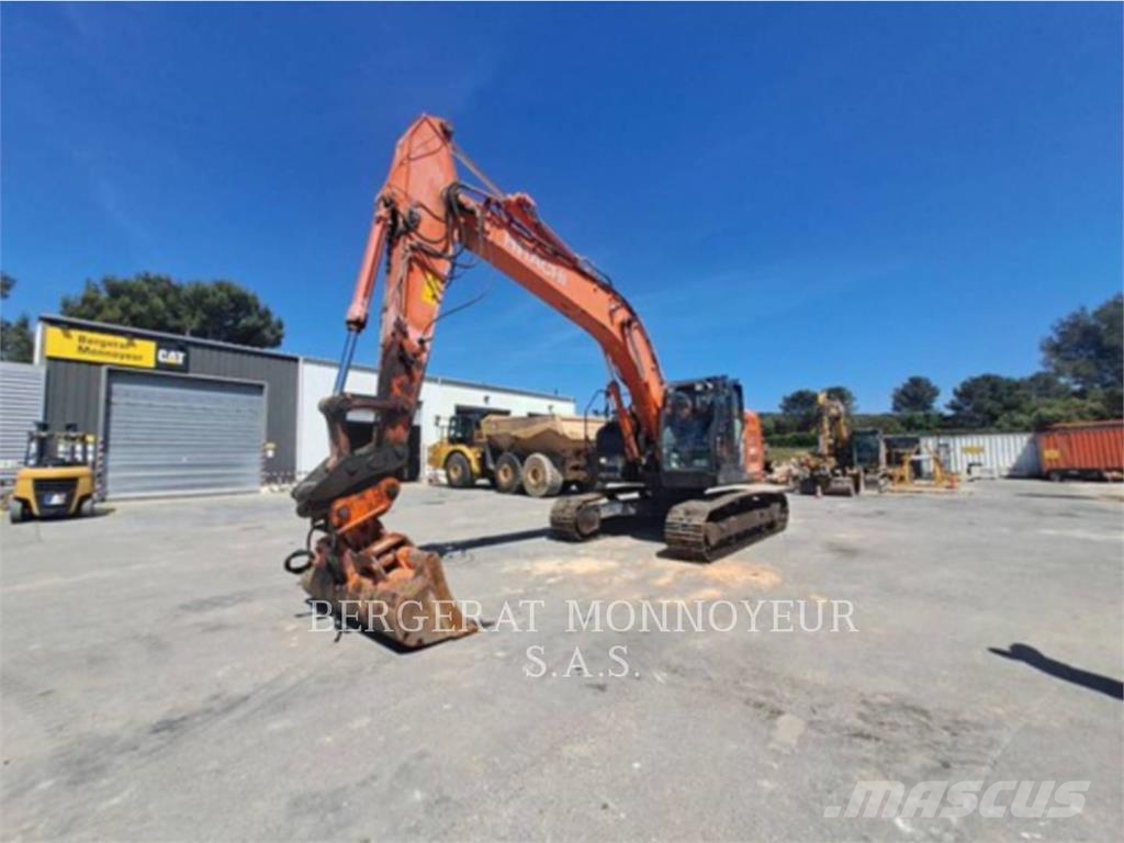 Hitachi ZX225 Kāpurķēžu ekskavatori
