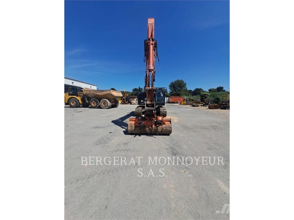 Hitachi ZX225 Kāpurķēžu ekskavatori