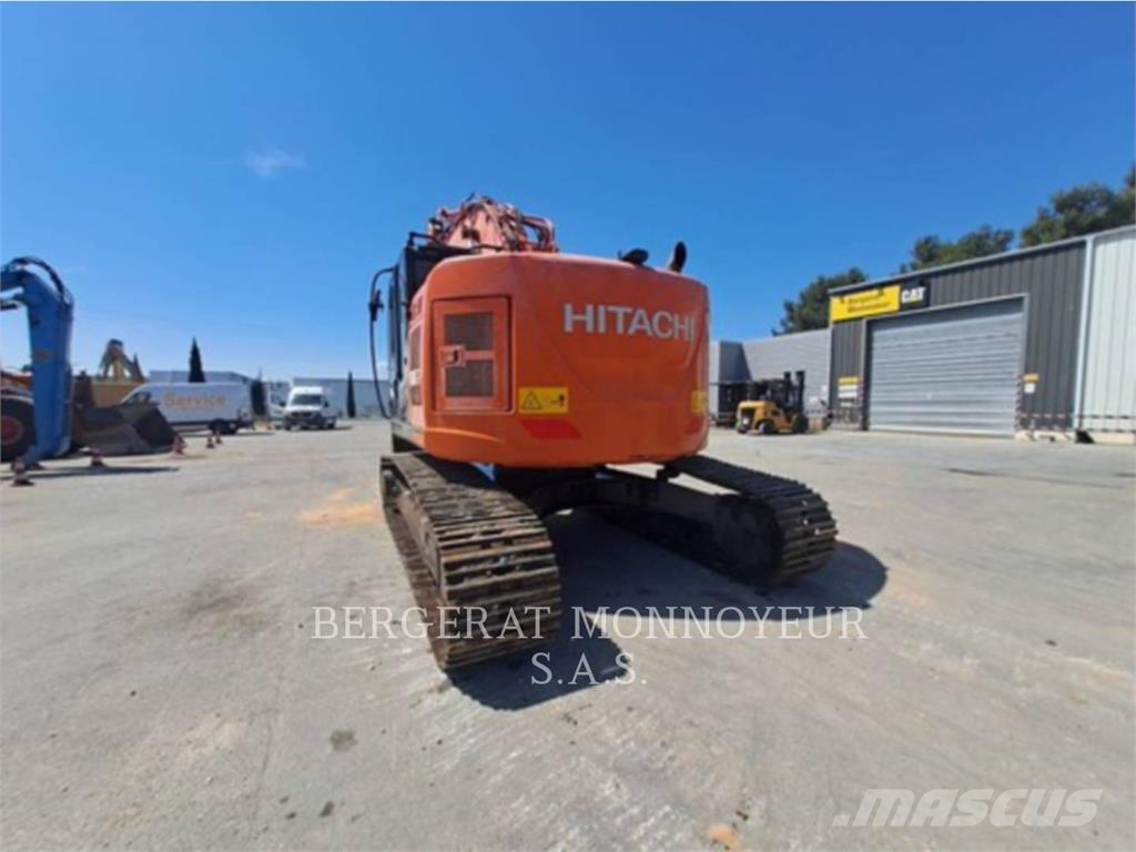 Hitachi ZX225 Kāpurķēžu ekskavatori