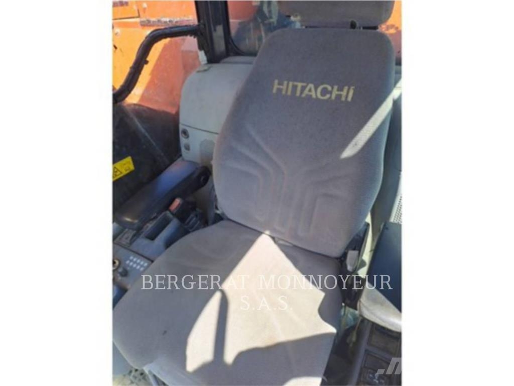 Hitachi ZX225 Kāpurķēžu ekskavatori