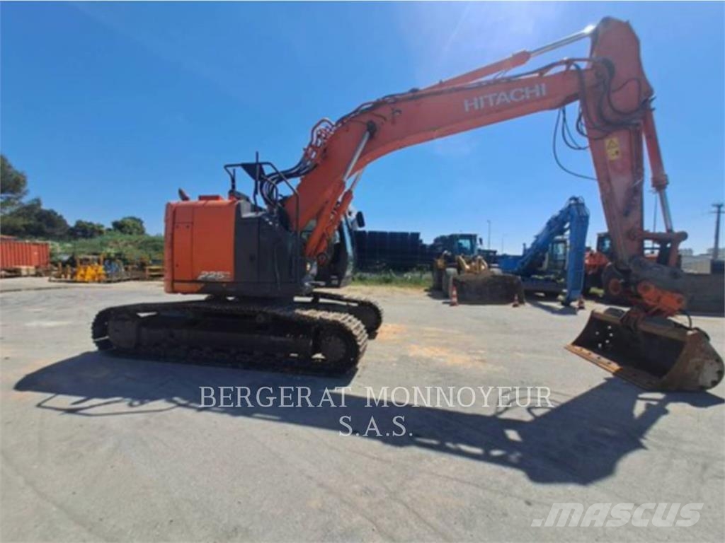 Hitachi ZX225 Kāpurķēžu ekskavatori