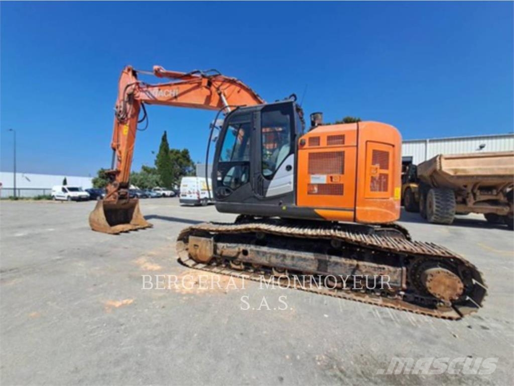 Hitachi ZX225 Kāpurķēžu ekskavatori