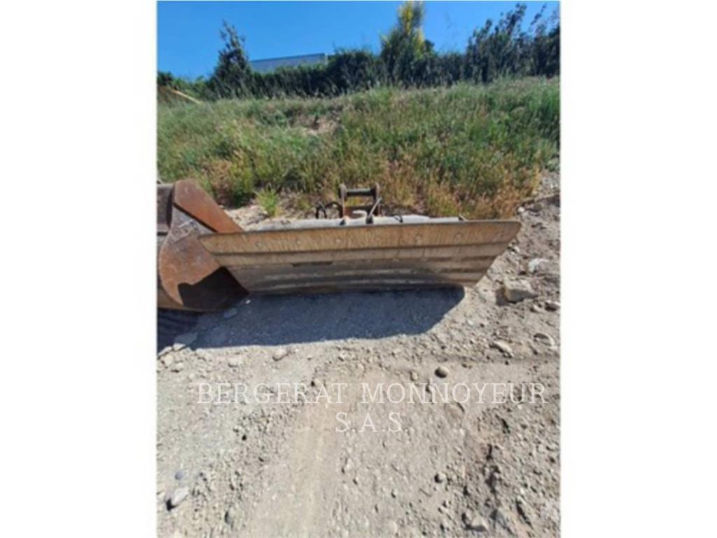 Hitachi ZX225 Kāpurķēžu ekskavatori