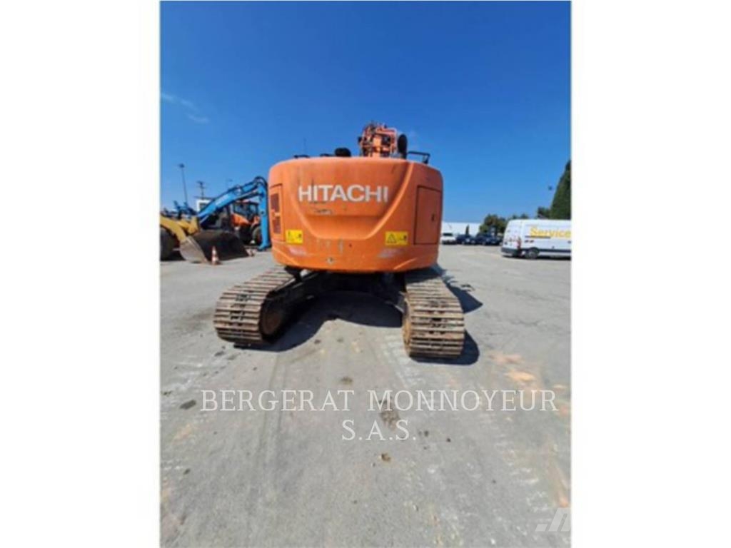 Hitachi ZX225 Kāpurķēžu ekskavatori