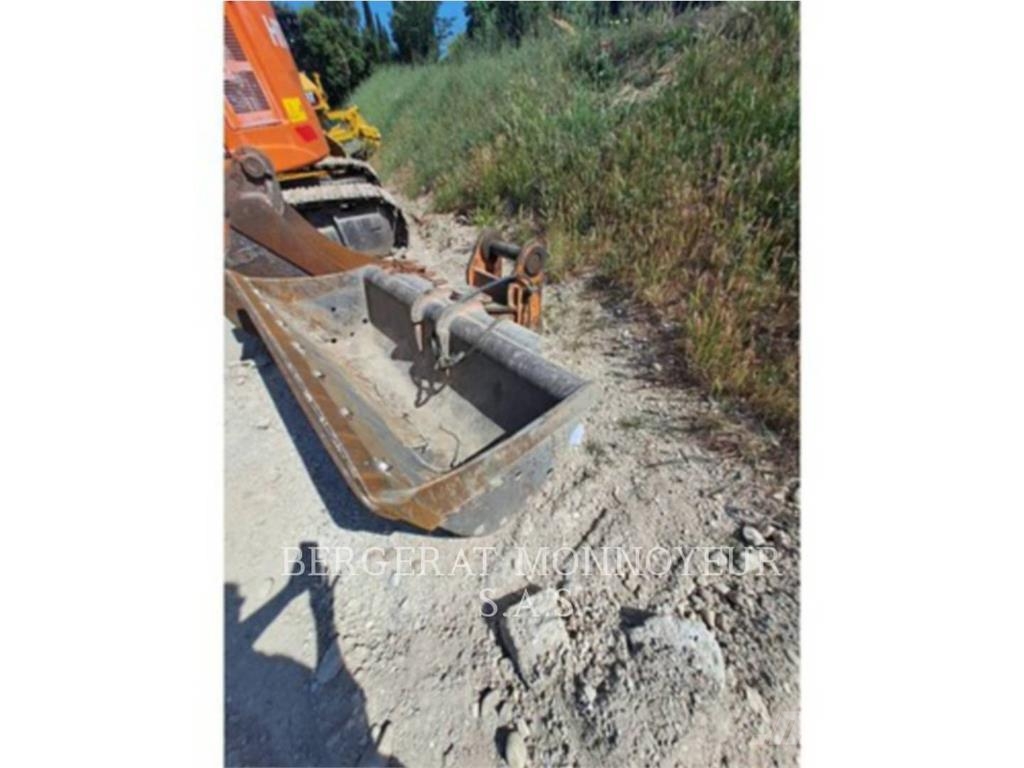 Hitachi ZX225 Kāpurķēžu ekskavatori
