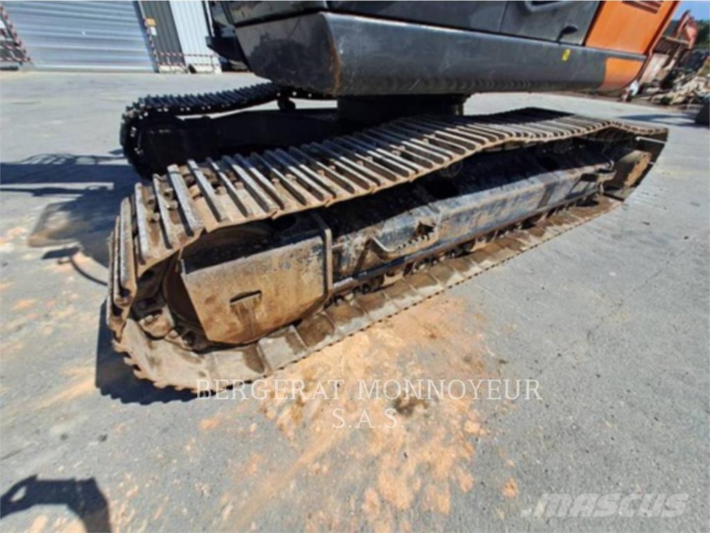 Hitachi ZX225 Kāpurķēžu ekskavatori