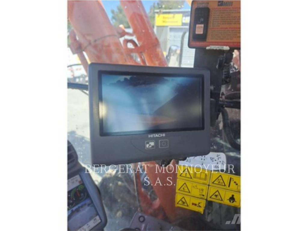 Hitachi ZX225 Kāpurķēžu ekskavatori